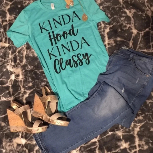 NWT bella+Canvas Boutique t-shirt "kinda hood kinda classy" casual graphic Tee M - Picture 2 of 10